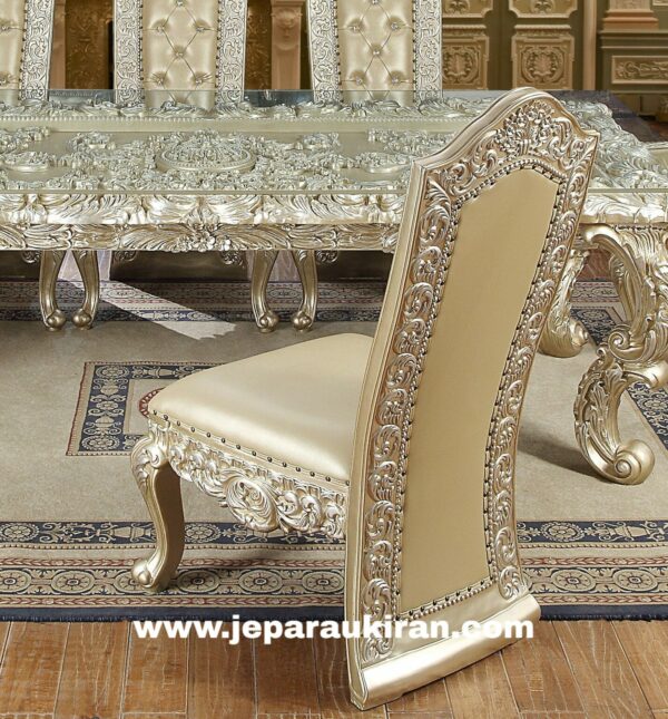1d00a555 c032 4283 9559 d5d896a263d1 - Meja Makan Elegan Ukir