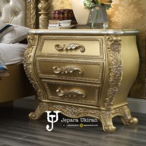 b872adde dfef 4a60 8bd6 9bfd0c90d283 300x300 - Kamar Tidur Klasik