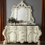 Kamar Tidur Klasik Putih