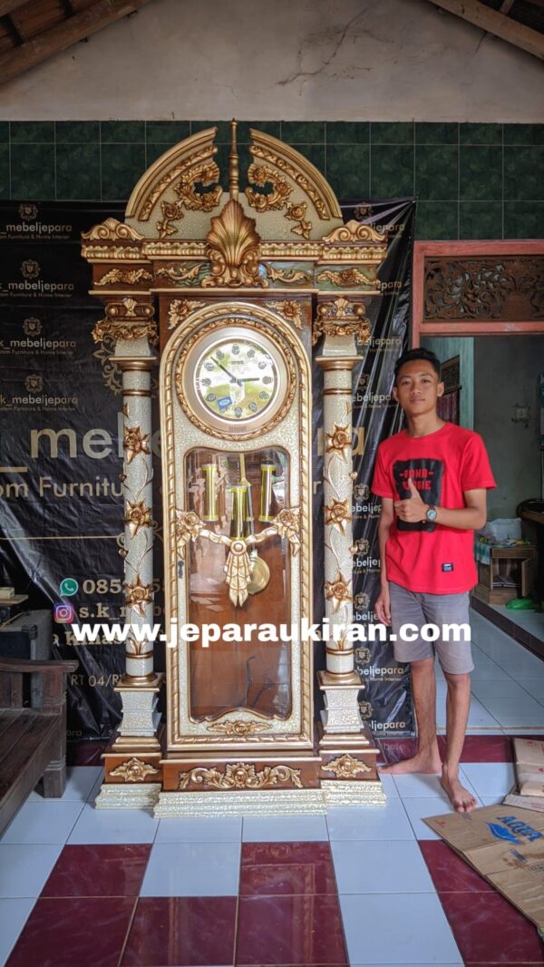 08e51873 63d1 4534 b012 4b8612aa45c0 - Lemari Jam Hias