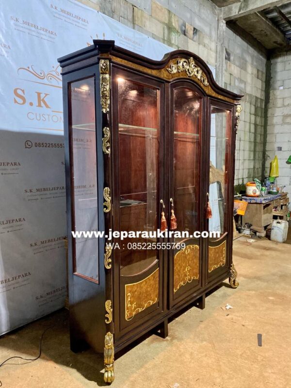 b714d02d 2f00 470f bec6 9013bb3675ed - Lemari Hias Kayu Jati